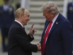Trump Warns He’ll Walk Out of Putin Meeting if Ukraine Talks Fail at Alaska Summit